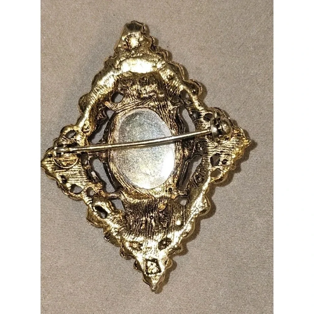 Vintage Gold Tone Filigree Brooch w/ Red Cabochon